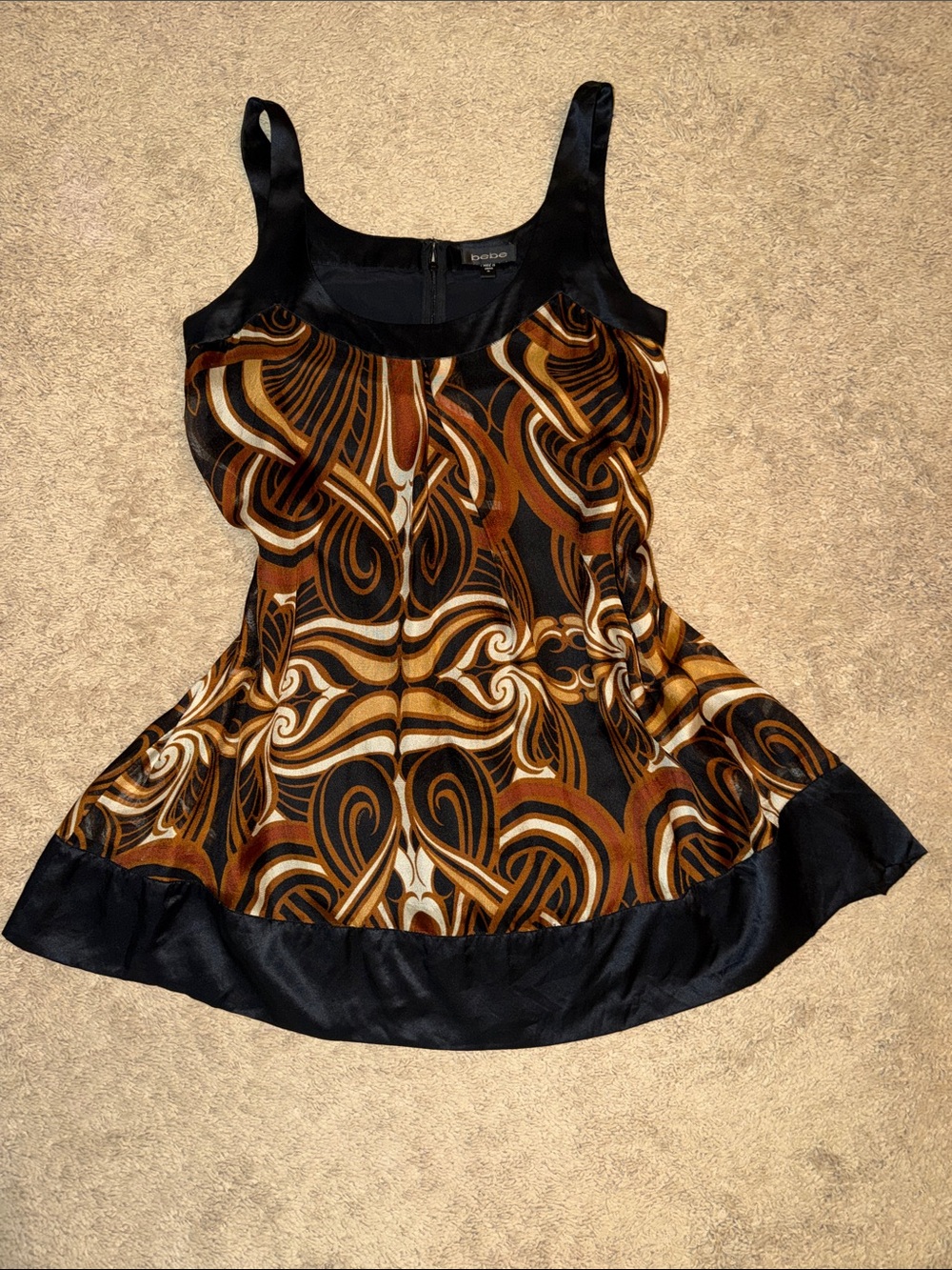 🤎🖤VINTAGE 🤎🖤

🤎Brown, Tan, and Black 
🖤Geo Print Dress 
🤎Bebe 
🤎Size Medium